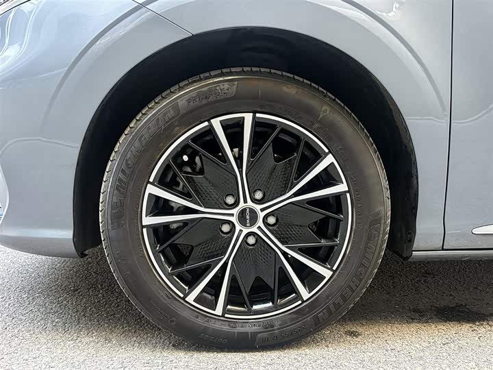 Фото 6 - Roewe iMax 8