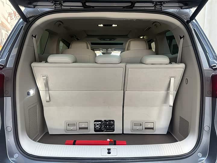 Фото 8 - Roewe iMax 8