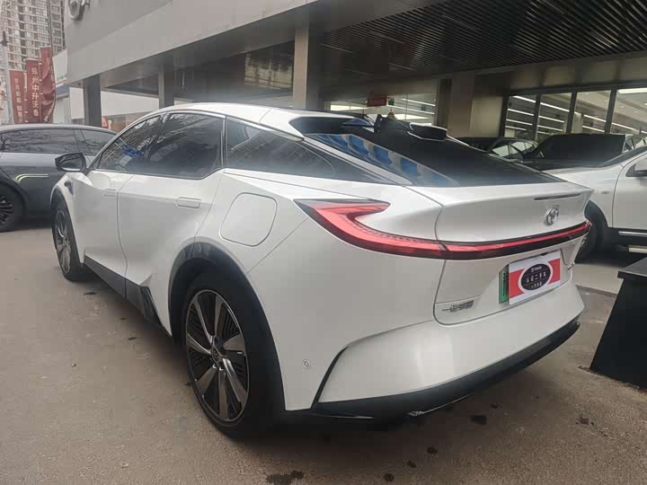 Фото 2 - Toyota bZ5