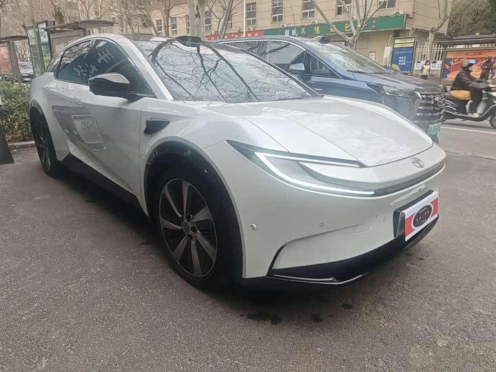 Фото 4 - Toyota bZ5