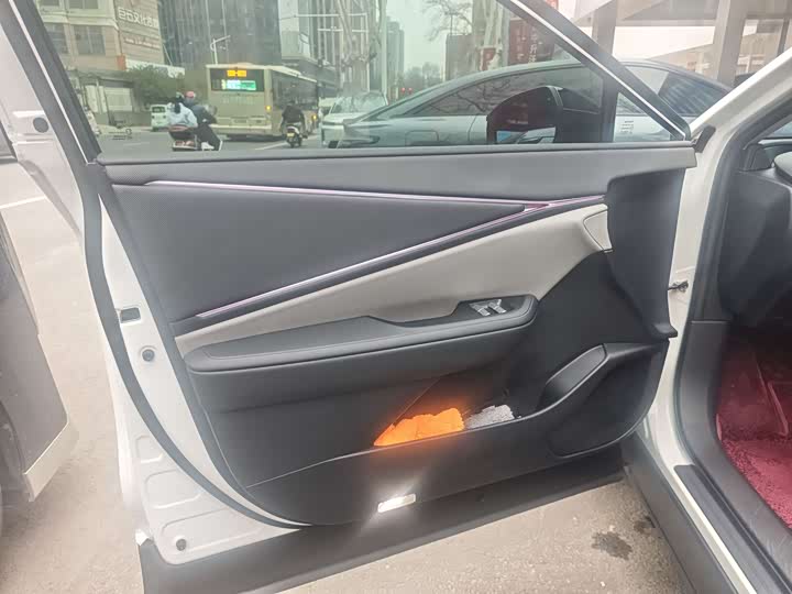 Фото 6 - Toyota bZ5