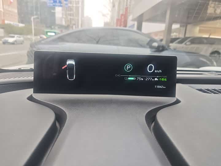 Фото 7 - Toyota bZ5