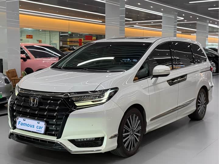 Фото 1 - Honda Elysion