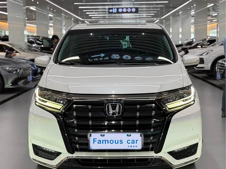 Фото 2 - Honda Elysion