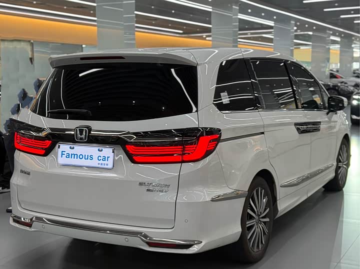 Фото 4 - Honda Elysion