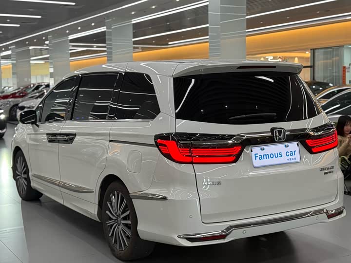 Фото 6 - Honda Elysion