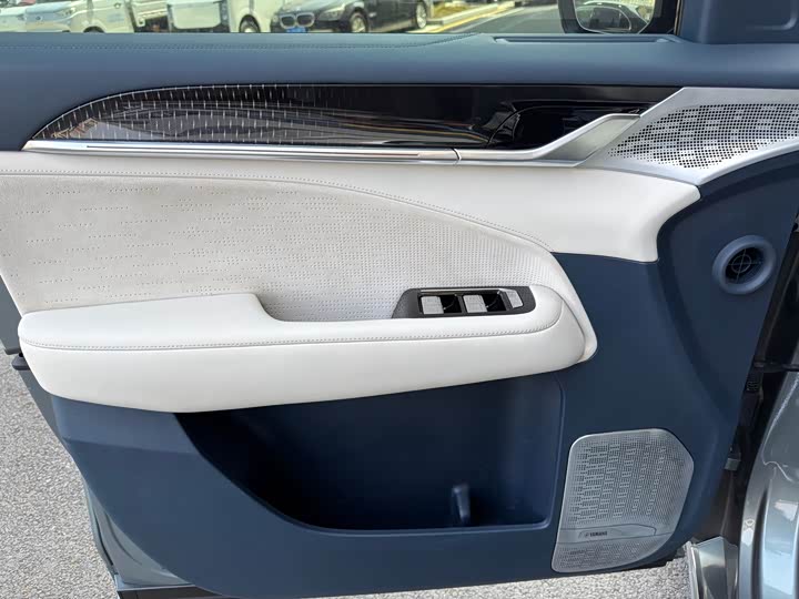 Фото 7 - Zeekr 009