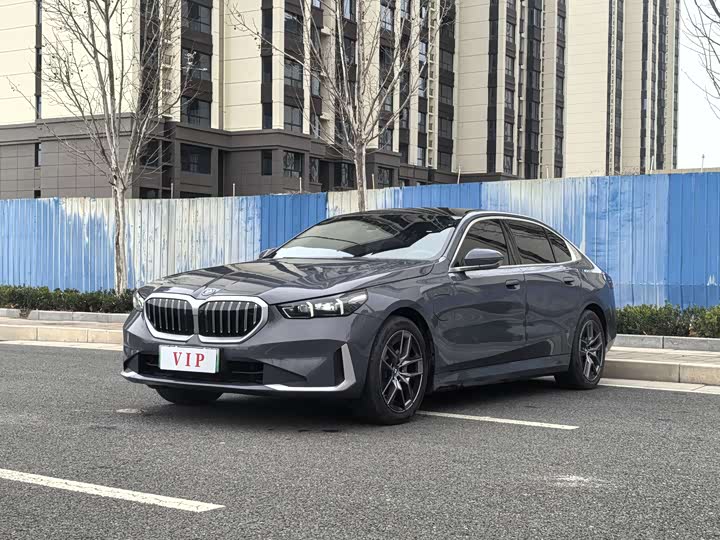 Фото 1 - BMW i5