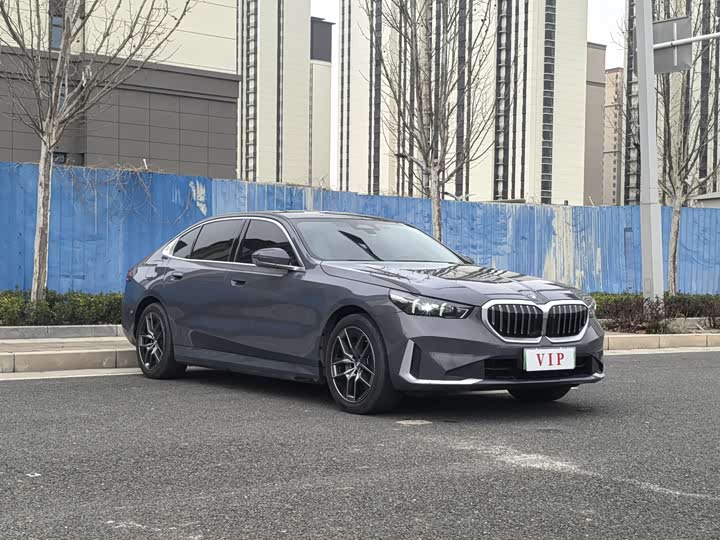 Фото 3 - BMW i5