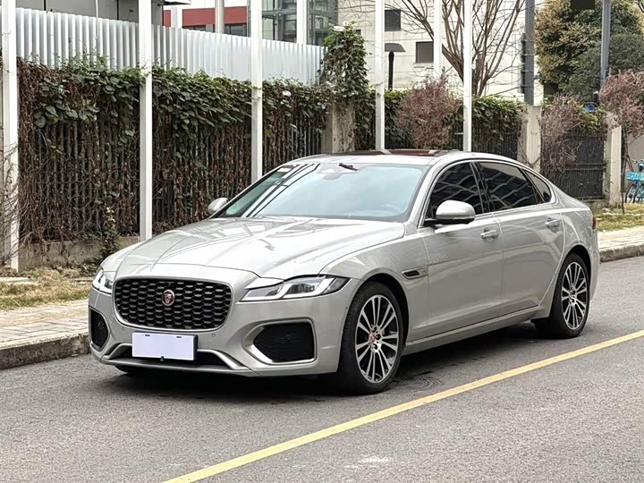 Фото 1 - Jaguar XF L