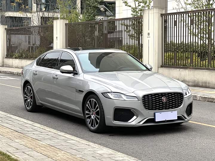 Фото 2 - Jaguar XF L