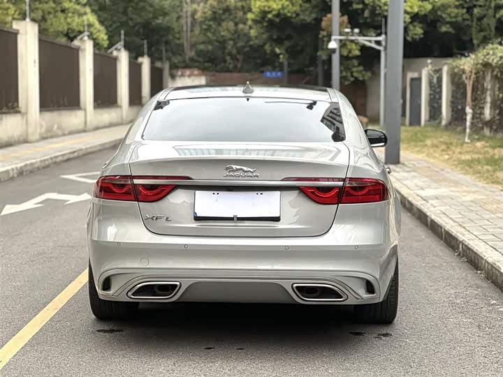 Фото 4 - Jaguar XF L