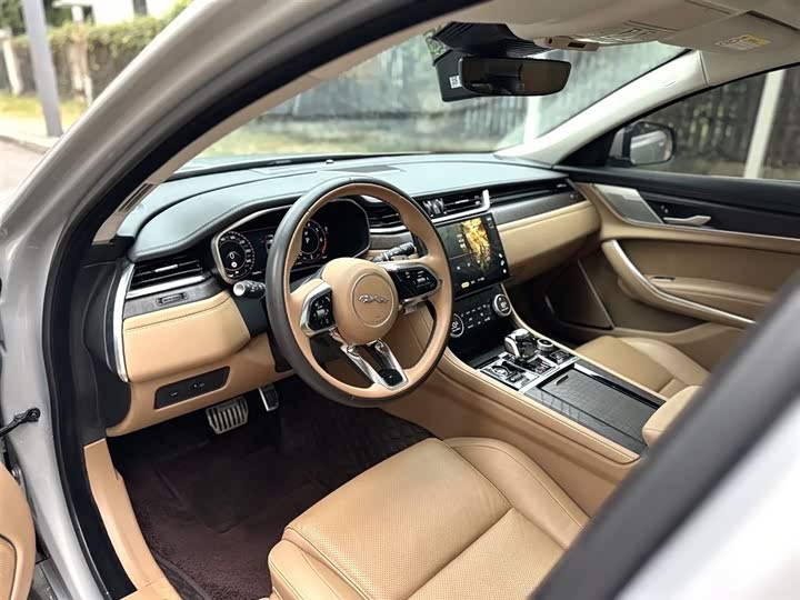 Фото 6 - Jaguar XF L