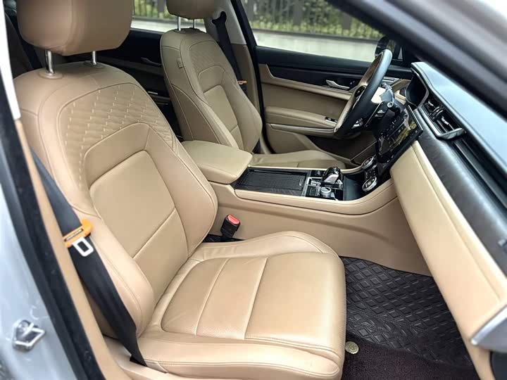 Фото 8 - Jaguar XF L