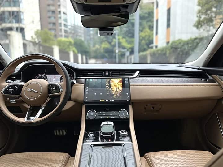 Фото 9 - Jaguar XF L