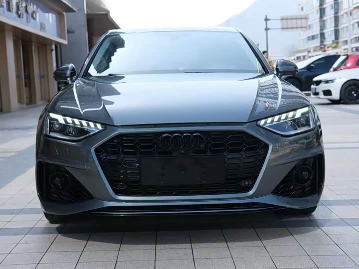 Фото 2 - Audi A4L