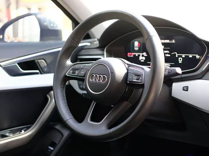 Фото 4 - Audi A4L