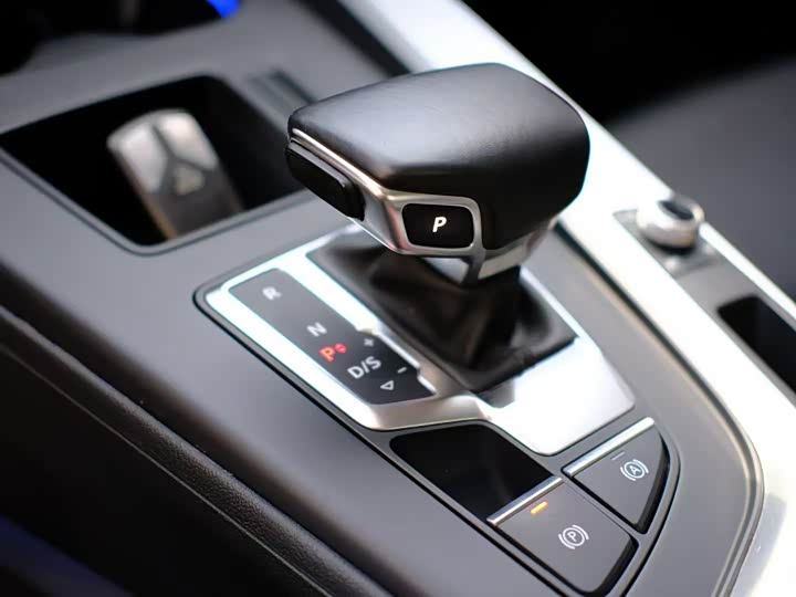 Фото 5 - Audi A4L