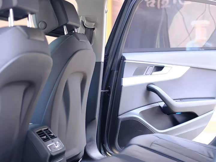 Фото 6 - Audi A4L