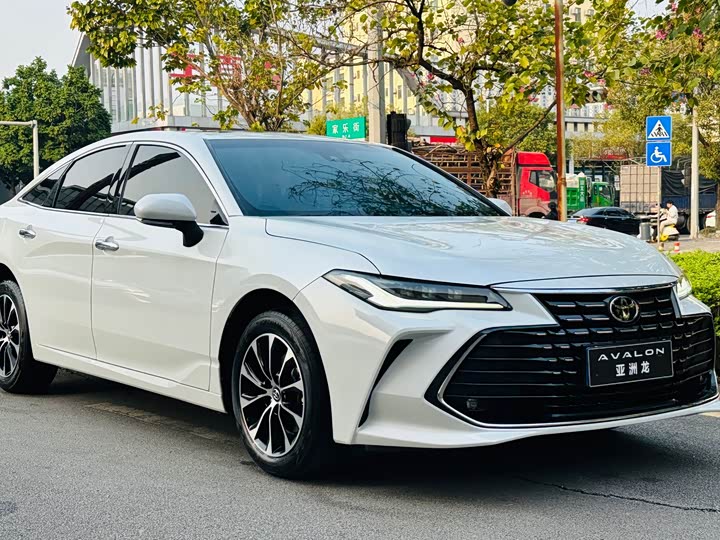 Фото 3 - Toyota Avalon