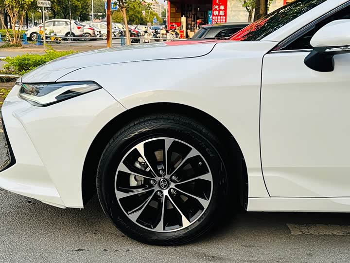 Фото 6 - Toyota Avalon