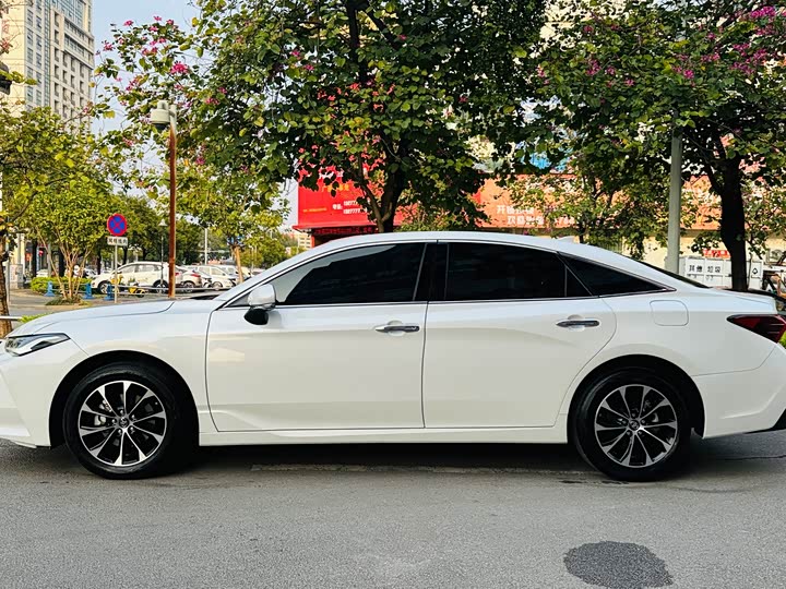 Фото 7 - Toyota Avalon