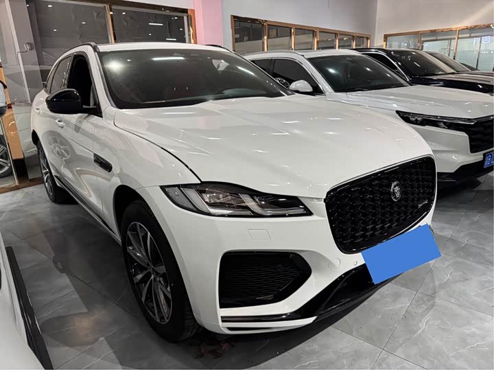 Photo 3 - Jaguar F-Pace