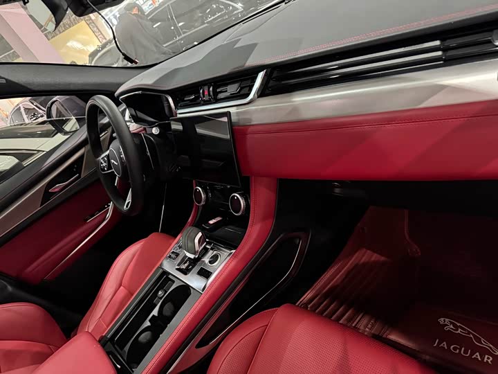 Photo 4 - Jaguar F-Pace