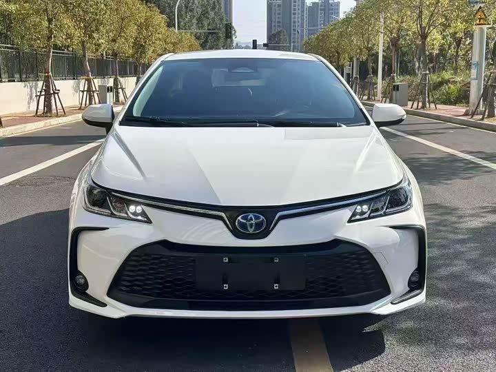 Фото 2 - Toyota Corolla