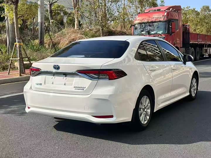 Фото 7 - Toyota Corolla