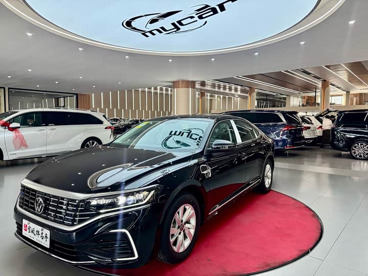 Фото 1 - Volkswagen Passat Hybrid