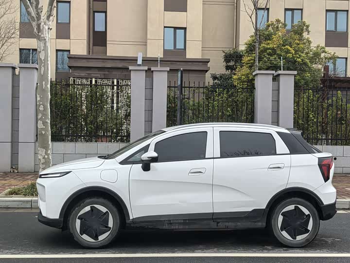 Фото 4 - Geely Geometry E Firefly