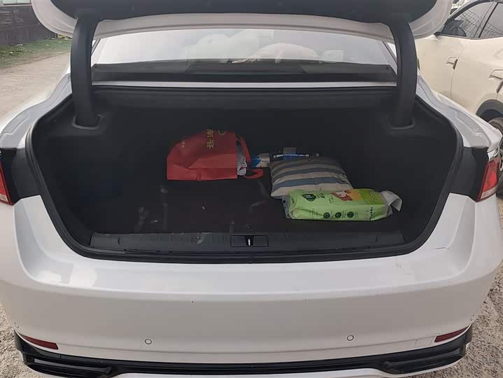 Photo 4 - Geely Emgrand GT