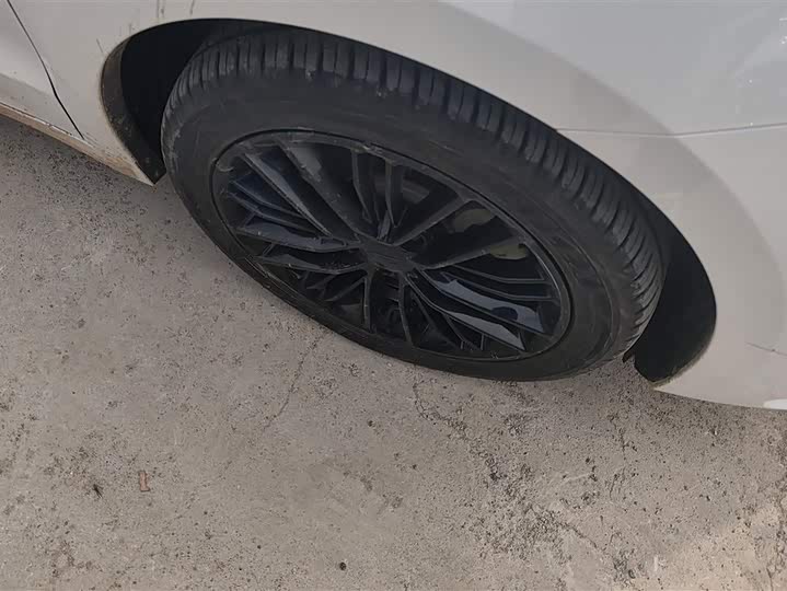 Photo 6 - Geely Emgrand GT