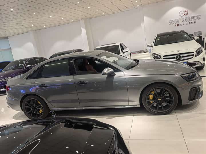 Фото 4 - Audi S4