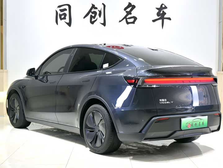 Photo 4 - Tesla Model Y