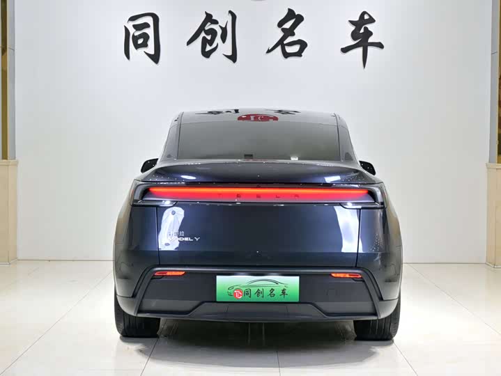 Photo 5 - Tesla Model Y