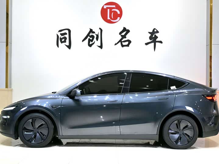 Photo 7 - Tesla Model Y