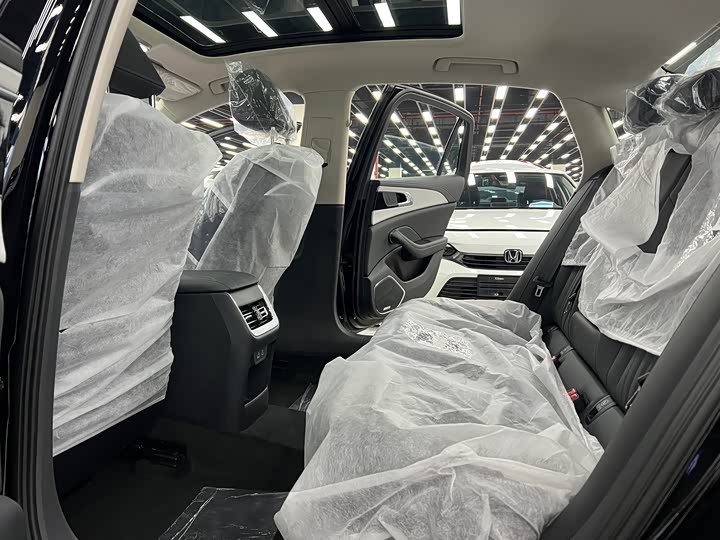 Фото 9 - Hongqi H5