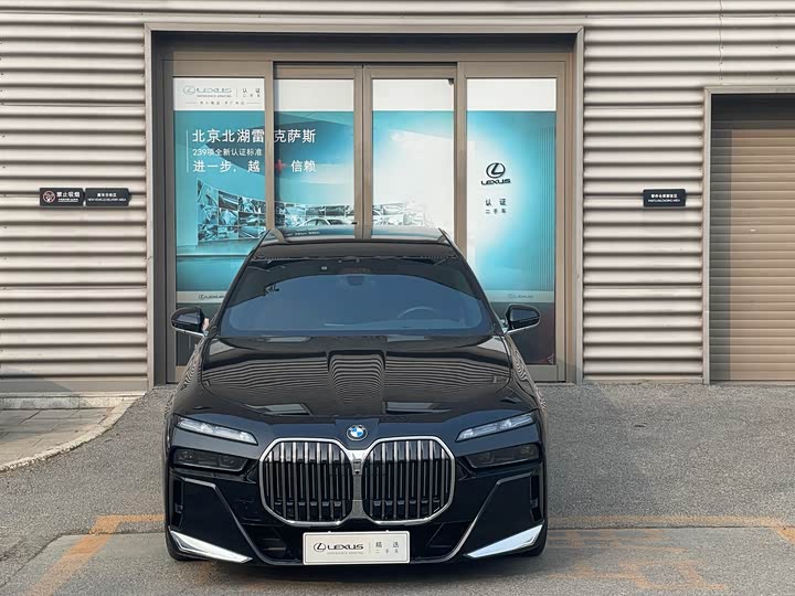 Фото 2 - BMW 7 Series