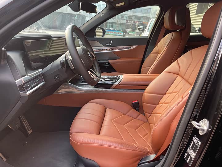 Фото 3 - BMW 7 Series