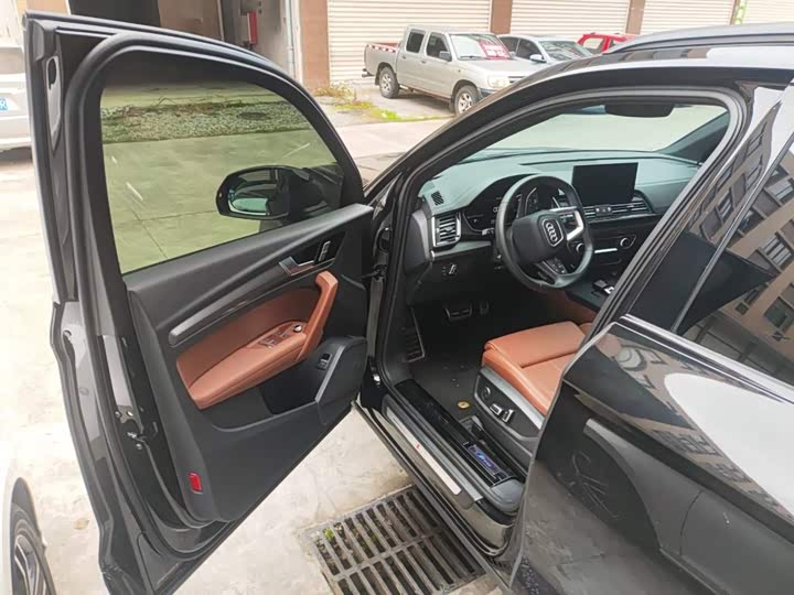 Фото 2 - Audi Q5L