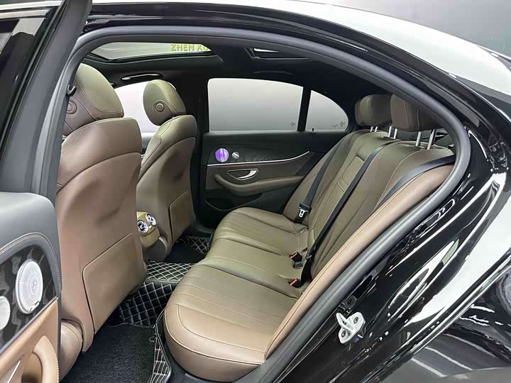 Фото 4 - Mercedes-Benz E-Class