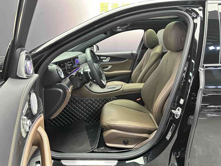 Фото 7 - Mercedes-Benz E-Class