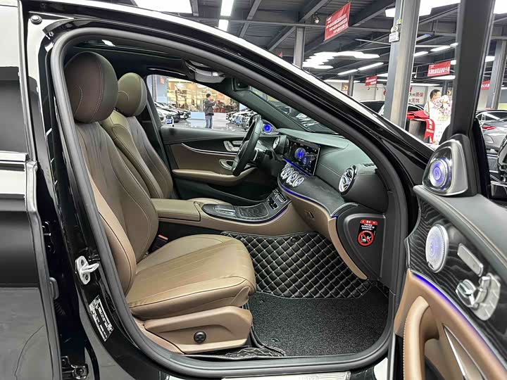 Фото 8 - Mercedes-Benz E-Class