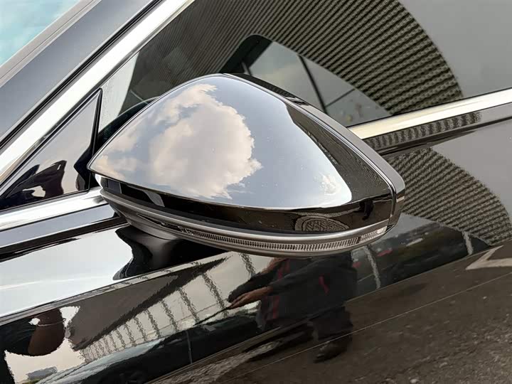 Фото 4 - Audi A6L