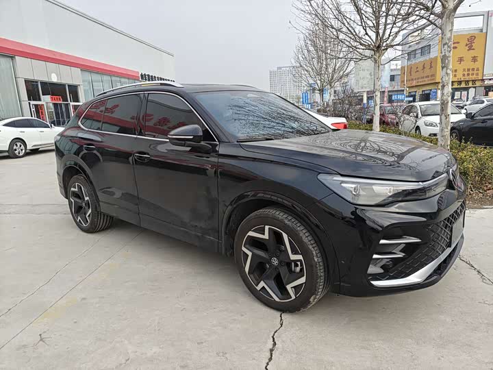 Фото 2 - Volkswagen Tiguan L Pro