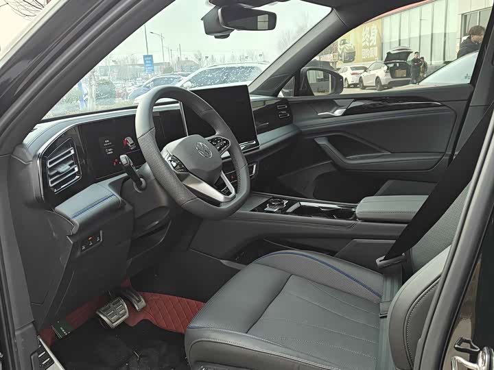 Фото 3 - Volkswagen Tiguan L Pro