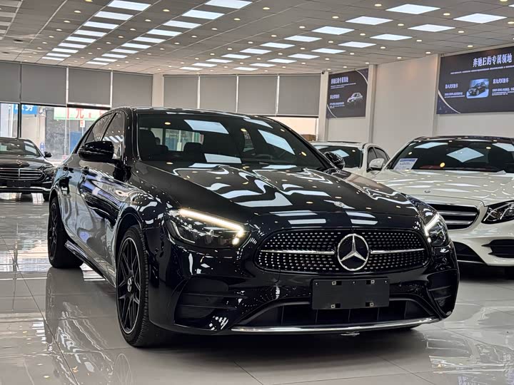 Фото 3 - Mercedes-Benz E-Class