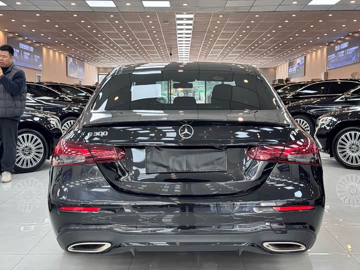 Фото 4 - Mercedes-Benz E-Class